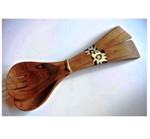 Ensaladera de Madera Natural con 2 Espátulas - Utensilios Hechos a Mano Sostenibles, Tamaño Pequeño, Aptos para Congelador, Mirha International - Product Image 5
