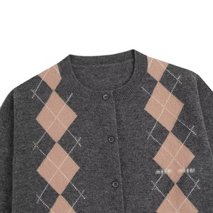 Cardigan en tricot pour femme, manches longues, col rond, boutonné, motif Argyle, doux et chaud, pour l'hiver et l'automne, style décontracté, tricot tendance - Product Image 2