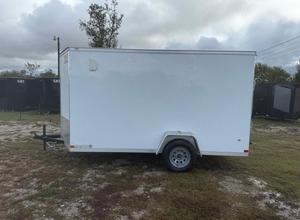 Remolque de Carga Cerrado de 6X12 con Capacidad de Carga de 7000 lb para Contratistas y Empacadores que Necesitan Seguridad, Compacto, Resistente y Fácil de Remolcar - Product Image 5