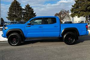 Toyota Tacoma TRD Pro Doble Cabina 4x4 2019 Usada, 2500 Millas, 1 Dueño, Transmisión Manual de 6 Velocidades, Color Azul Voodoo, Mayormente sin Modificaciones - Product Image 3