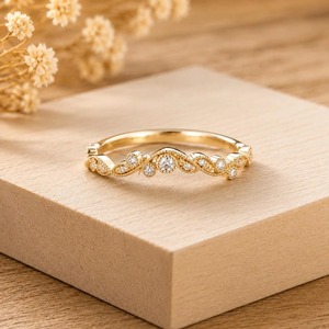 Bague de Mariage Élégante en Or Massif 14K Certifiée IGI, Diamant de Laboratoire Taille Ronde Brillante, Motif Feuille Chevron Vintage, 0.18 Ct E-F VS - Product Image 1