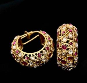 Pendientes Kundan de Estilo Tradicional Chapados en Oro de la Mejor Calidad, Colecciones para Bodas y Fiestas para Mujeres y Niñas - Product Image 1