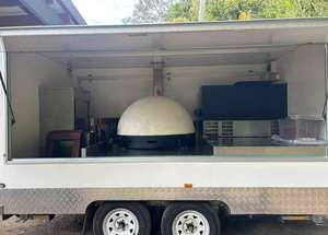 Livraison gratuite Remorque à pizza mobile au bois de 10 pieds Entièrement équipée Cuisine de pizzeria en plein air pour la vente de nourriture de rue et les entreprises de traiteur - Product Image 2