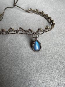 สร้อยคอทองเหลืองทรงบาแกตต์เรียวเล็ก 25-30 มม. สไตล์โบฮีเมียนทันสมัย สำหรับทุกเพศ เหมาะเป็นของขวัญวันครบรอบ HARI OM CREATIONS - Product Image 5