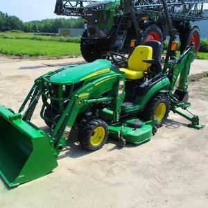 Tracteur-chargeur et tondeuse à gazon John Deere 2025R, moteur Cummins 22 CV, occasion, avec pompe et boîte de vitesses pour rapport technique - Product Image 6