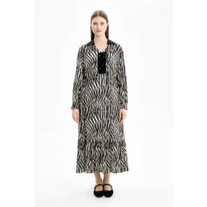 Vestido Corto Casual Negro con Patrón Bordado, Cierre de Cremallera y Detalles Calados - Product Image 1