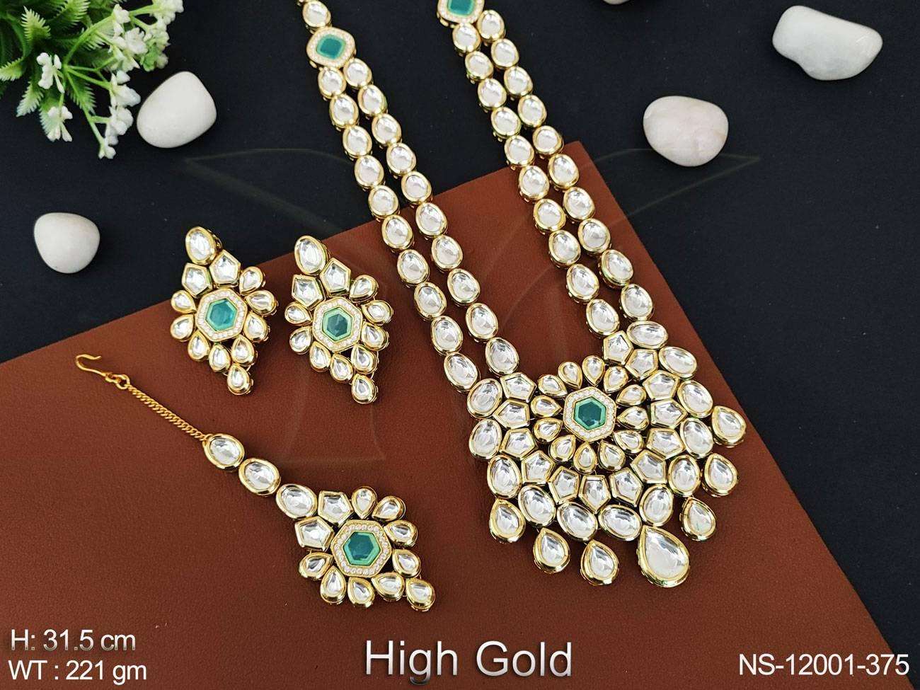 สีเขียวน้ำทะเล