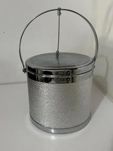 Seau à glace minimaliste et design pour la maison, les réceptions, les événements d'entreprise, élégant refroidisseur de boissons de table pour le service - Product Image 3