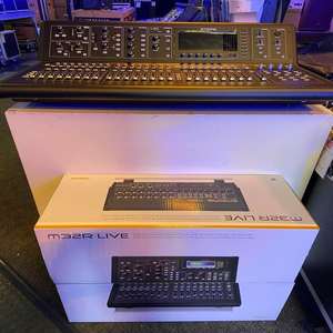 Mezclador digital en vivo M32R nuevo de primera calidad, listo para enviar, con caja de escenario DL32 y cable Cat5 de 150 pies - Product Image 1