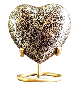 Hermoso Recuerdo de Latón Color Negro Dorado con Corazón Grabado de Mariposa y Base para Cenizas de Cremación - Product Image 4