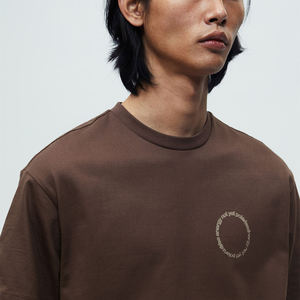 Meilleures ventes de t-shirts pour hommes au Pakistan Nouveau t-shirt chaud en coton et polyester, léger et surdimensionné au design uni - Product Image 1