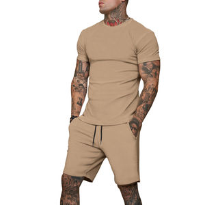 Ropa deportiva Servicio OEM Conjunto corto de verano Hombres Camiseta de manga corta Conjuntos de pantalones cortos Logotipo personalizado Conjunto informal de verano para hombres Transpirable - Product Image 4
