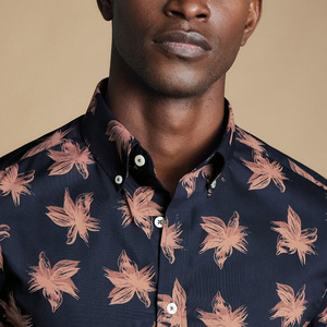 เสื้อพิมพ์ลายสำหรับผู้ชายทรงเข้ารูปปกติแขนสั้นงานปักป้ายโลโก้ - Product Image 5