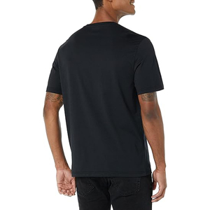 T-shirt pour homme en coton peigné 100% de haute qualité, coupe classique, col en V, personnalisable, style décontracté, uni, teint, respirant, anti-froissement, vente en gros - Product Image 3