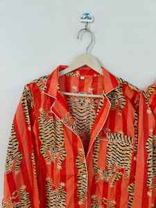 Conjunto de Pijama de Verano para Mujer, Estampado de Tigre y Floral, Cuello en V, Manga Larga, 100% Algodón, Elegante e Informal - Product Image 2