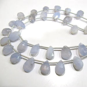 Calidad AAA Calcedonia azul natural Forma de pera Tamaño 8x12mm a 10x13mm Cuentas graduadas 8 pulgadas de largo - Product Image 1