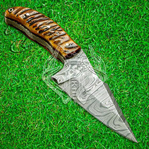 Couteau à dépecer fait à la main en acier damas lame fixe chasse Camping cuir gaine corne de bélier poignée personnalisable OEM cadeau pour lui - Product Image 2