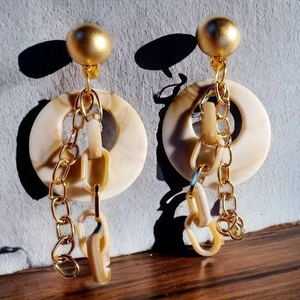 Pendientes de Cuerno de Buey de Alta Calidad con Color Natural, Elegantes para Uso Diario de Mujeres, Tamaño Personalizado, Artesanía Khadim - Product Image 1