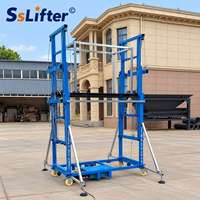 Plateforme élévatrice verticale portable de 10 m de hauteur pour l'installation d'équipements d'usine avec base à roues et stabilisateurs réglables