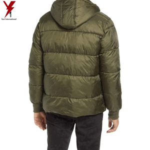 Veste matelassée pour hommes de qualité supérieure avec logo personnalisé Vêtements d'hiver Col à capuche long Tissu léger en duvet-un style tendance - Product Image 5