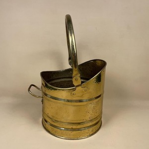 Cubo de carbón de latón superior con construcción resistente y Estilo Vintage adecuado para áreas de estufa de leña o exhibición decorativa - Product Image 1