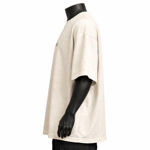 Camiseta de algodón beige extragrande para hombre, personalizada al por mayor, con estampado minimalista de letras, corte holgado, estilo casual urbano, para hombre - Product Image 4