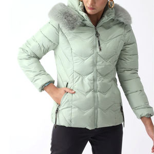 Veste matelassée légère d'hiver à la mode pour femmes, vêtements d'extérieur chauds et brillants de grande taille avec logo personnalisé - Product Image 3