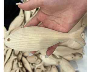 Poisson décoratif en bois fait à la main du Vietnam Poisson en bois parfait pour les maisons côtières Souvenirs et l'exportation au détail - Product Image 1