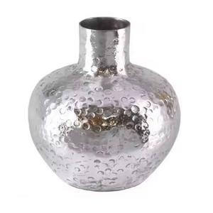 Jarrones modernos hechos a mano para plantas con decoración de Metal martillado, florero de suelo de Metal con acabado de Color plateado para decoración del hogar - Product Image 1
