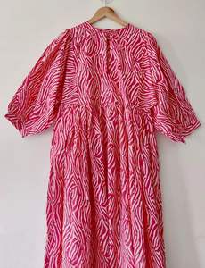 เดรสมิดิพิมพ์ลายบล็อกเดรสมินิเดรสพิมพ์ลายบล็อก Ikat คอลึกพร้อมเชือกรัด - Product Image 4