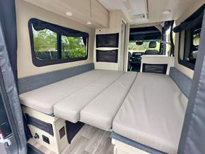 Sprinter 2500 Tiffin Cahaba 4x4 2020, Conversión a Camper, Tracción en las 4 Ruedas, Diferencial Central Bloqueable, ~1,300 Millas - Product Image 6