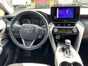 2024 Toyota Venzq LE SUV 4 portes AWD 2.5L 4cyl essence/électrique hybride CVT - Product Image 3