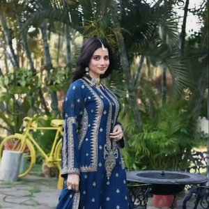 Designer Party Wear Look Lourd Faux Georgette Brodé Séquence Travail Top Manches Longues Avec Glands Et Palazzo & Dupatta Ensemble - Product Image 1