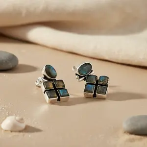 ต่างหูเงินแท้ 925 ชุบโรเดียม ประดับพลอยสี่เหลี่ยมน่ารัก พร้อมลาบราโดไรต์ สำหรับงานแต่งงาน งานฉลองครบรอบ หรือเป็นของขวัญ - Product Image 1