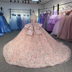 Vestido de Quinceañera Glamuroso Rosa con Estampado de Corazones, Largo hasta el Suelo, con Cola de Capilla y Lazo, 100% Poliéster, Modelo 6985 - Product Image 3