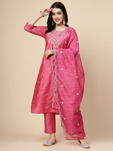 Ensemble Kurta, pantalon et dupatta pour femme, élégant, style indien, en tissu polyester rose brodé, lavable, longueur genou, col rond, pour l'été - Product Image 2