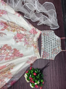 Conjunto de Lehenga Choli de Seda Georgette para Mujer FABZONE para Ocasiones Especiales - Traje de Fiesta, Choli de Trabajo, Dupatta Elegante (En Stock) - Product Image 3