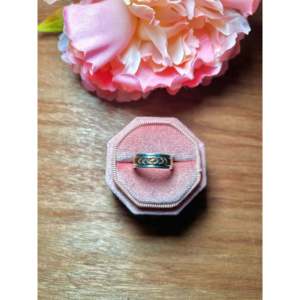 Anillo de Boda Romántico Navajo de Oro de 14k y Plata de Ley, Patrón Geométrico Etéreo, Perla, Bañado en Rodio, Platino, Hecho a Mano por Artesanos - Product Image 1