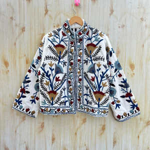 เสื้อโค้ทกำมะหยี่ปักมือสไตล์อินเดีย เสื้อแจ็คเก็ตบุผ้าสำหรับฤดูหนาว เสื้อโค้ทดีไซน์ใหม่สำหรับผู้หญิง ของขวัญเทศกาลคริสต์มาส - Product Image 4