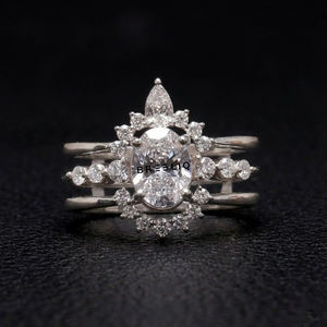 Bague solitaire en or blanc 14 carats avec diamant de laboratoire de taille ovale et ronde pour femmes, bijoux en diamant fin, clarté VS - Product Image 1