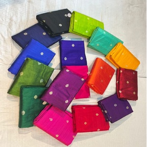 Saris de seda brocados hechos a medida ideales para tiendas de ropa reventa disponible en colores surtidos. Ideal para regalar - Product Image 1