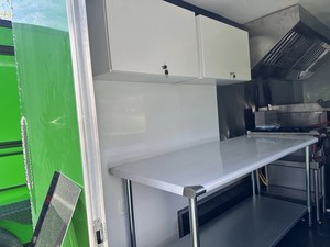 Remorque de vente ambulante entièrement équipée, cuisine mobile fermée 8,5x16 m - Product Image 2