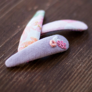 กิ๊บติดผมปักลายสำหรับเด็กผู้หญิงกิ๊บติดผมวินเทจเครื่องประดับผมแบบปักลายดอกไม้หรูหราของขวัญผลิตในเวียดนาม - Product Image 1