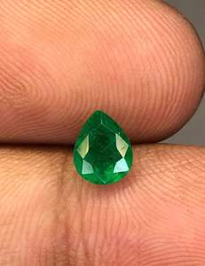 Esmeralda natural facetada con corte de pera. Esmeralda suelta. Esmeralda verde intenso con corte de pera. 6.40X5MM. - Product Image 3