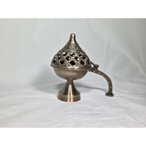 เตาเผาเครื่องหอมทองเหลืองลายฉลุแบบโมเดิร์น ทำด้วยมือ รุ่น The Sanctuary Chalice สำหรับการเผาอโรมาและบาคูร์ในบ้าน - Product Image 4