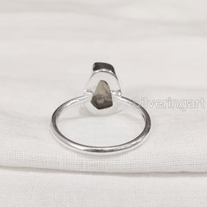แหวนหินดิบธรรมชาติสำหรับผู้หญิง แหวนควอตซ์สโมคกี้แบบเรียบง่าย แหวนเงินแท้ 925 สำหรับคริสต์มาสและวันวาเลนไทน์ - Product Image 6