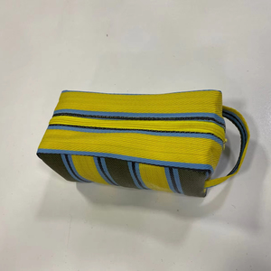 Estuches de cosméticos de lujo Estuche de maquillaje de alta calidad con cierre de cremallera de nailon de estilo moderno Marca Kapadavala fabricada - Product Image 6