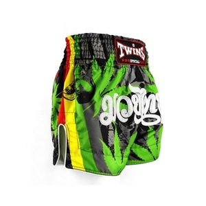Pantalones cortos cómodos de muay thai, tela satinada suave, transpirable, de secado rápido, para entrenamiento atlético y gimnasio, para hombres. - Product Image 2
