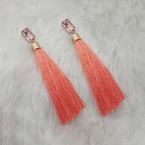 Tip Top Fashions Peach Thread Pendientes de borla chapados en oro Modelo 1313331A - Product Image 1
