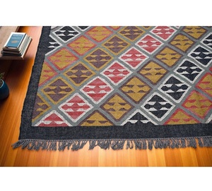 เสื่อปูในร่มสไตล์ทันสมัยใช้เทคนิคการตัดเพื่อให้ความอบอุ่นเนื้อเรียบออกแบบมาสำหรับพื้นที่นั่งเล่นแบบสบายๆ - Product Image 3